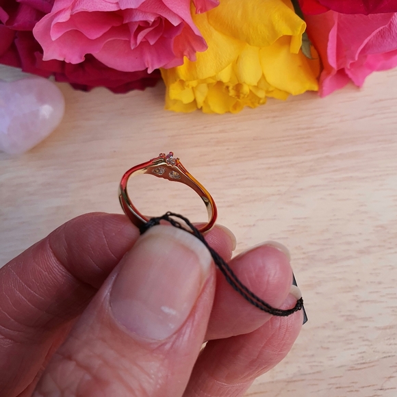 Gold Ring - Picture 5 of 8